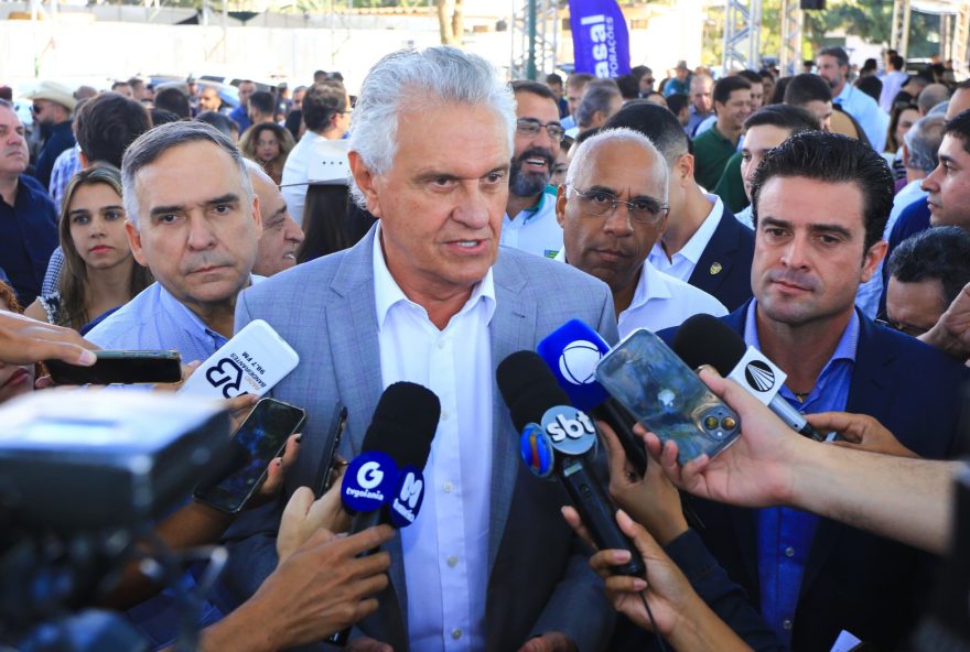 Governador chama atenção para as baixas coberturas vacinais durante coletiva de imprensa de abertura da Pecuária 2024. (Foto: Wesley Costa)