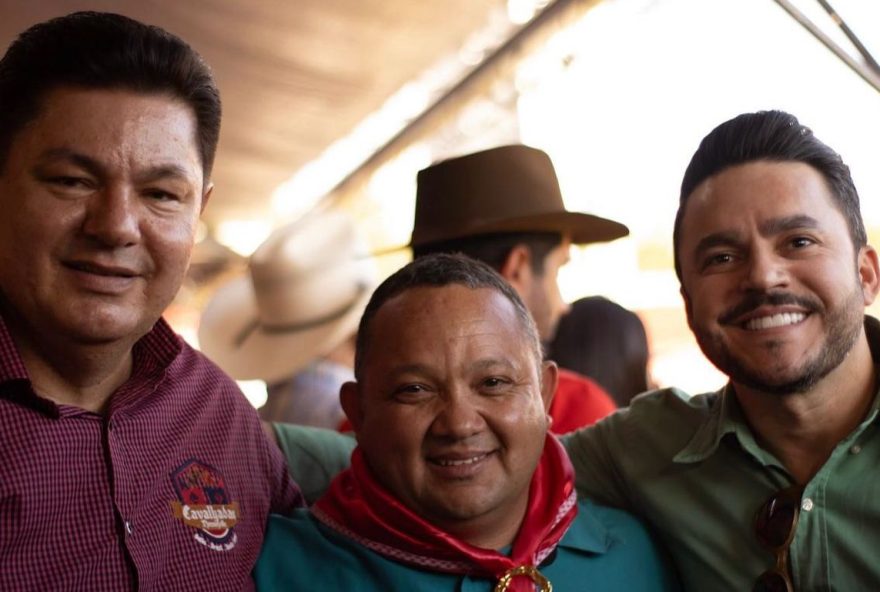 Prefeito de Pirenópolis, Nivaldo Melo (à esquerda), e deputado estadual Dr. José Machado (à direita)