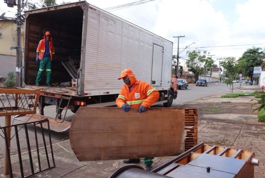 Objetos recolhidos pela Comurg são encaminhados às cooperativas de reciclagem cadastradas junto à Prefeitura de Goiânia. (Fotos: Luciano Magalhães Diniz)