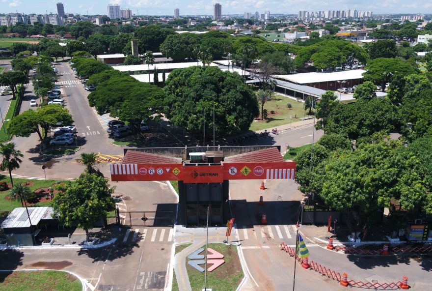 Unidade do Vapt-Vupt do Detran terá horário especial de atendimento nesta sexta-feira, das 8h às 13h. (Fotos: Detran)