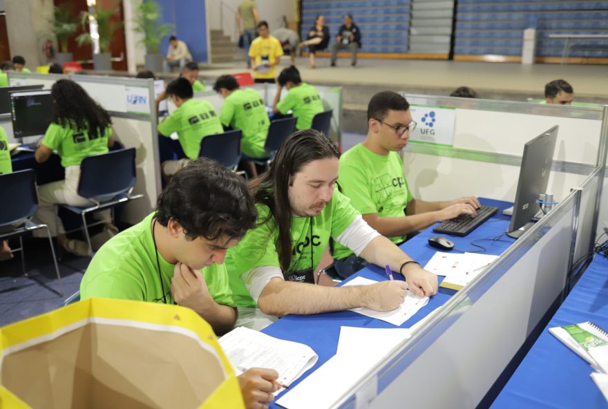 De malas prontas: equipe apoiada pelo Governo de Goiás treina para representar o estado em concurso internacional, em setembro. (Fotos: Fapeg)