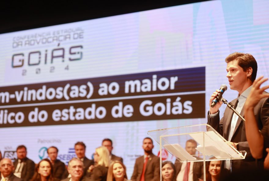 Vice-governador Daniel Vilela participou da abertura da Conferência Estadual da Advocacia de Goiás 2024: ele reconheceu a importância da OAB-GO e dos advogados para garantia de direitos. (Fotos: André Costa)