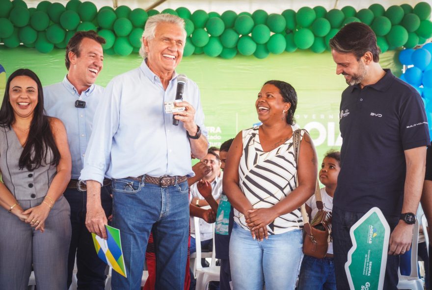 Em Quirinópolis, famílias recebem a chave da primeira casa própria. (Foto: Hegon Corrêa )