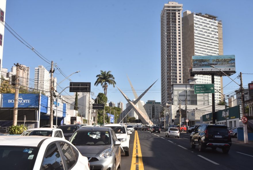 Prefeitura de Goiânia conclui sinalização viária das avenidas 85 e Rio Verde: revitalização da sinalização viária é feita pela Mobilidade. (Fotos: Mobilidade)