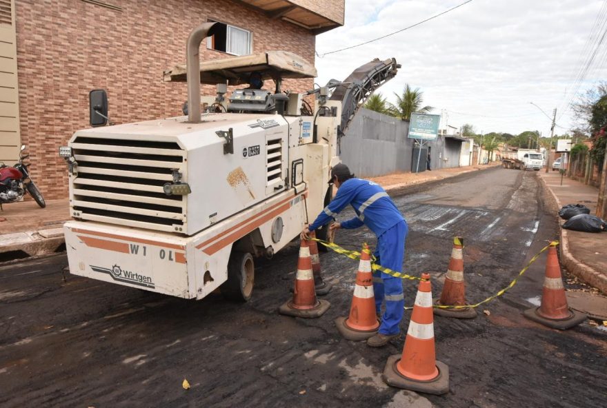 Escola reformada, ruas recapeadas, bocas de lobo limpas e reformadas em ações da Seinfra durante Mutirão na Região Noroeste (Fotos: Walter Peixoto/Seinfra)