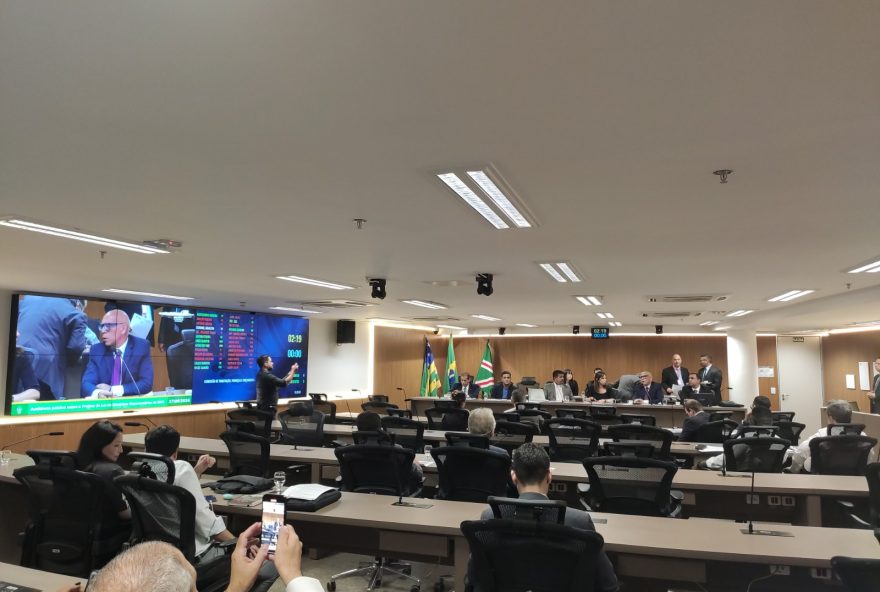 Sérvulo Nogueira apresenta prioridades da LDO a deputados durante audiência pública na Assembleia Legislativa. (Fotos: Secretaria da Economia)