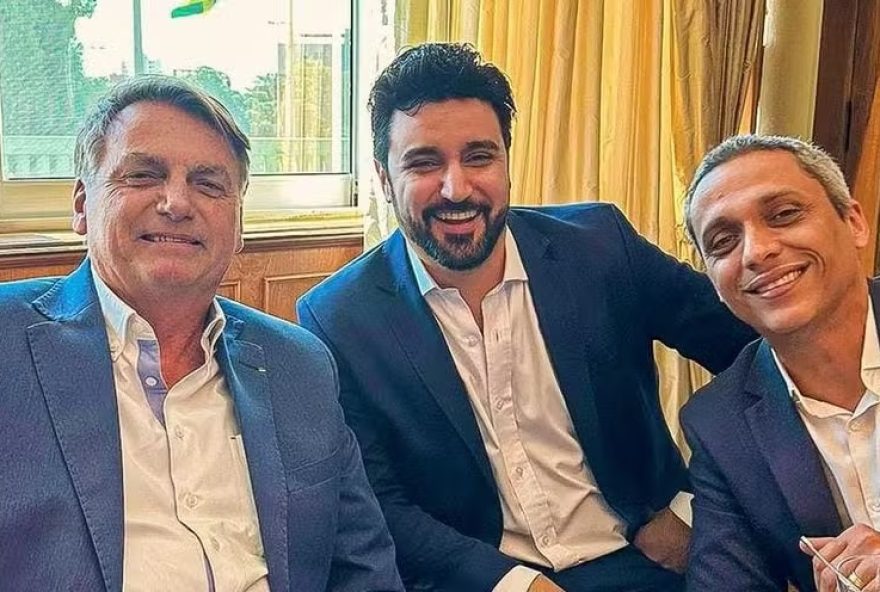 Deputado federal Gustavo Gayer (PL, à direita) assume coordenação geral da pré-campanha de Fred Rodrigues (ao centro) à Prefeitura de Goiânia. Fred tem o apoio de Bolsonaro