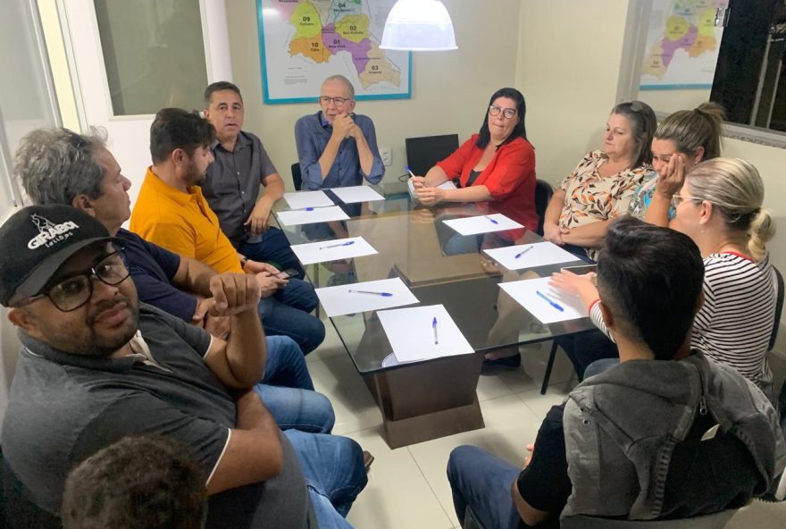 Pré-candidato a prefeito de Bela Vista, Eurípedes do Carmo (Podemos) se reuniu, na terça-feira (16), com líderes do movimento de cuidados com animais do município. (Foto: Reprodução)