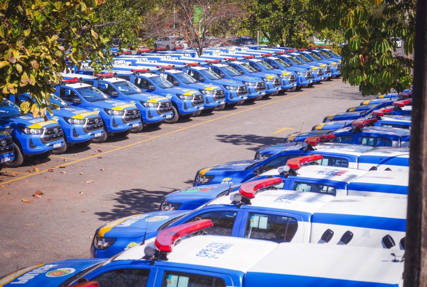 Governador Ronaldo Caiado entrega novas viaturas para o Comando do Policiamento Rodoviário da PMGO. (Foto: Hegon Corrêa)