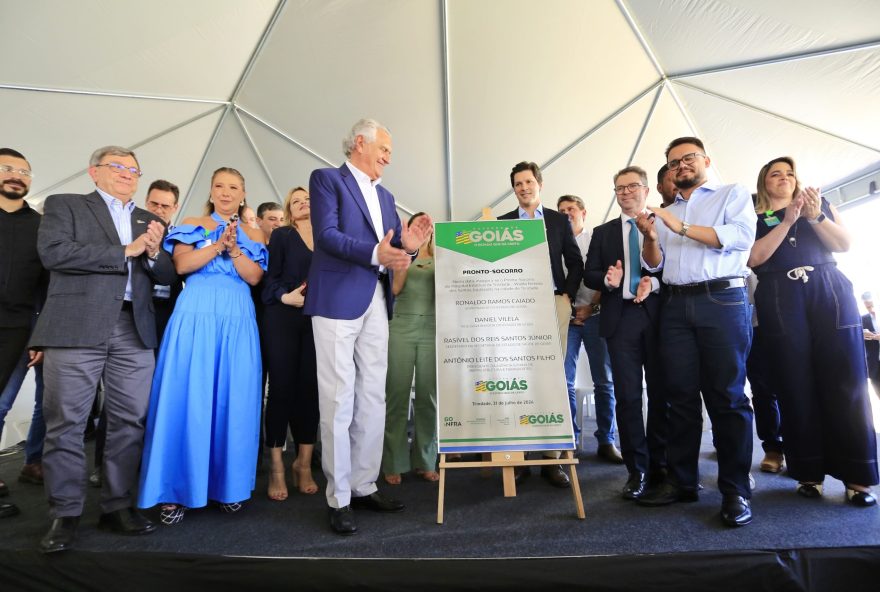 Governador Ronaldo Caiado inaugura o novo pronto-socorro do Hetrin: espaço foi construído “dentro dos parâmetros mais modernos e de maior eficiência para que o fluxo seja o mais rápido possível”. (Fotos: André Saddi)