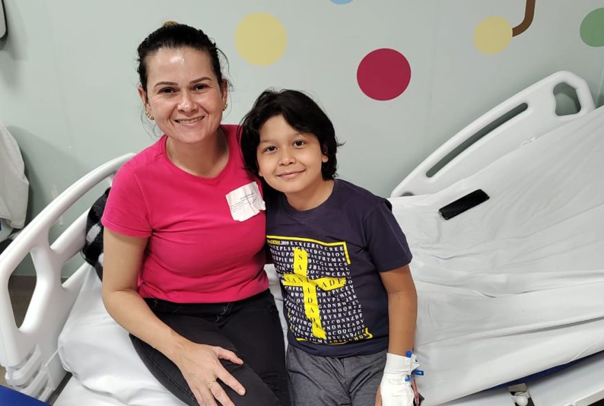 Primeiro paciente atendido pelo serviço foi Márcio Lombardo Filho, de 8 anos, que passou por uma apendicectomia. (Fotos: Hélmiton Prateado – IPGSE)