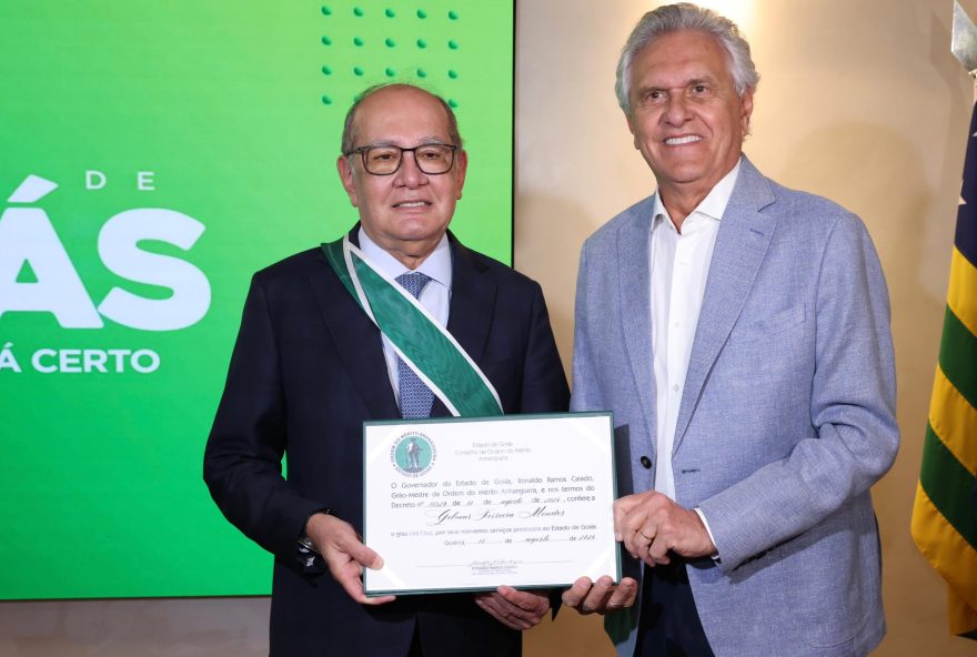 Ministro do STF Gilmar Mendes recebe a mais alta honraria concedida pelo Estado. (Fotos: Adalberto Ruchelle)