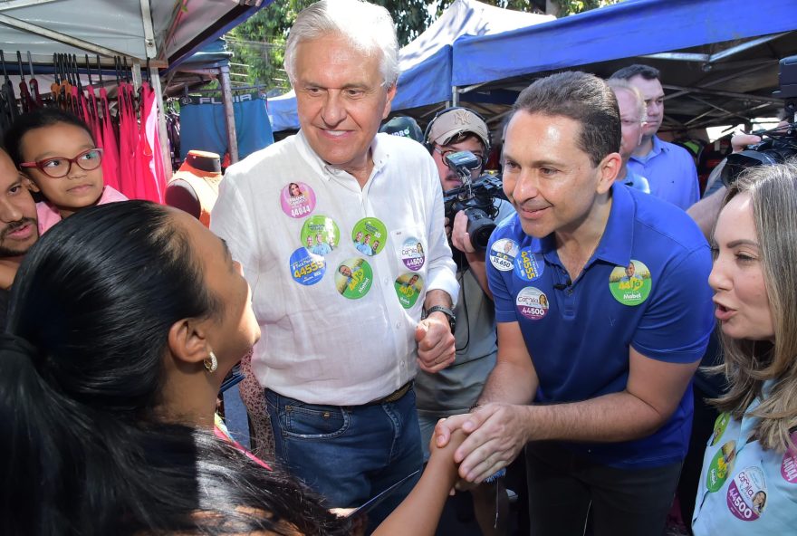 Feira tem 800 bancas e de mais de 10 mil pessoas frequentadores. (Fotos: Rodrigo Estrela)