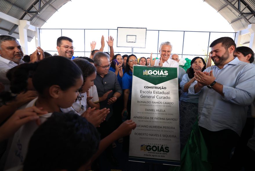 Governo de Goiás entrega mais um colégio, construído em alvenaria, que antes funcionava em estrutura de placas pré-moldadas. (Fotos: Walter Folador)