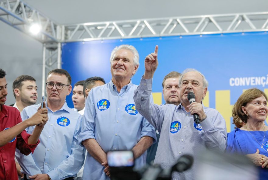 Uma pesquisa para avaliar o cenário eleitoral de Inhumas foi divulgada nesta quinta-feira pelo Jornal Opção e mostra que o candidato Zé Essado, União Brasil, está mais uma vez em primeiro lugar. No levantamento divulgado nesta quinta-feira, 22 de agosto, Zé Essado tem 40,4% das intenções de votos.

A vice-prefeita atual, a candidata Fabianne Leão (Progressistas), aparece em segundo com 21,9%, e o terceiro colocado, Sebastião Neto (PL) com 18,5%. Os indecisos, brancos, nulos somam 19,2%.
 
Registrada no Tribunal Regional Eleitoral sob o número GO 00187/2024, a pesquisa entrevistou 402 inhumenses entre os dias 16 e 17 de agosto deste ano. A metodologia utilizada é a quantitativa, com índice de confiabilidade de 95% e margem de erro de 4,9% para mais ou para menos.