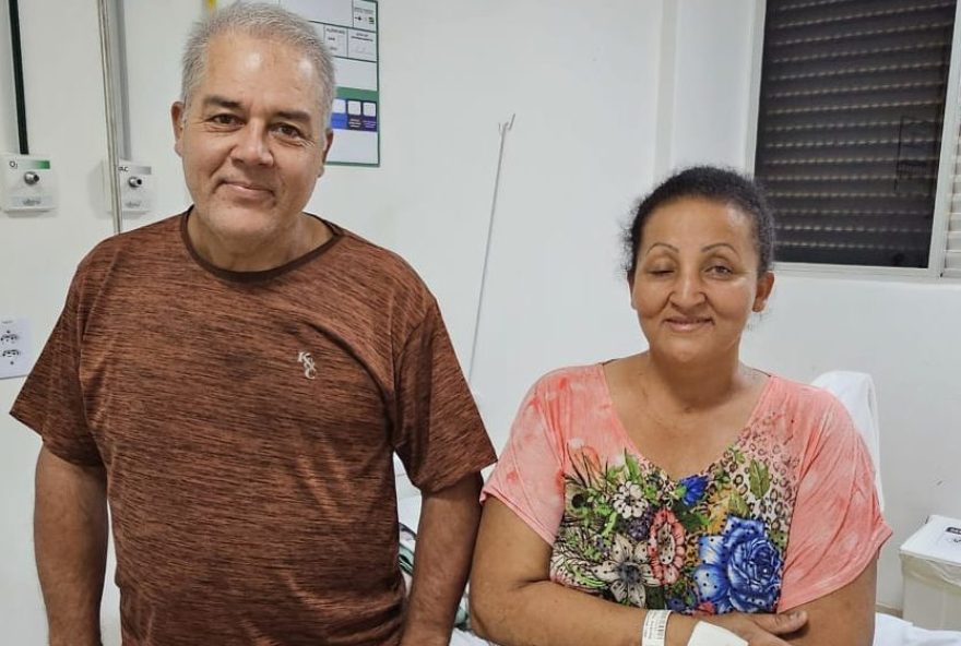 Maria Abadia Pereira dos Santos, de 47 anos, foi submetida ao procedimento, com sucesso, e já recebeu alta hospitalar. (Fotos: Hélmiton Prateado/HMTJ)