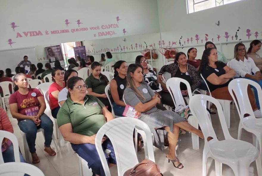 Servidores das secretarias de Assistência Social, Educação e Saúde estão entre os participantes da formação. (Foto: Seds)