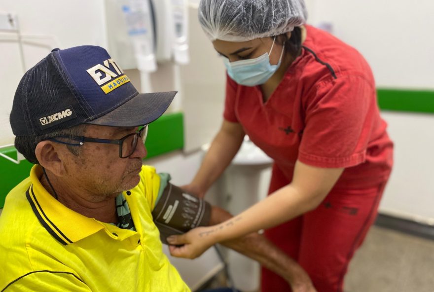 Equipe realiza mais de 2 mil consultas ambulatoriais ao mês, acompanhamento pré e pós-operatório de pacientes cirúrgicos. (Foto: Braz da Silva/IMED e Marco Monteiro)