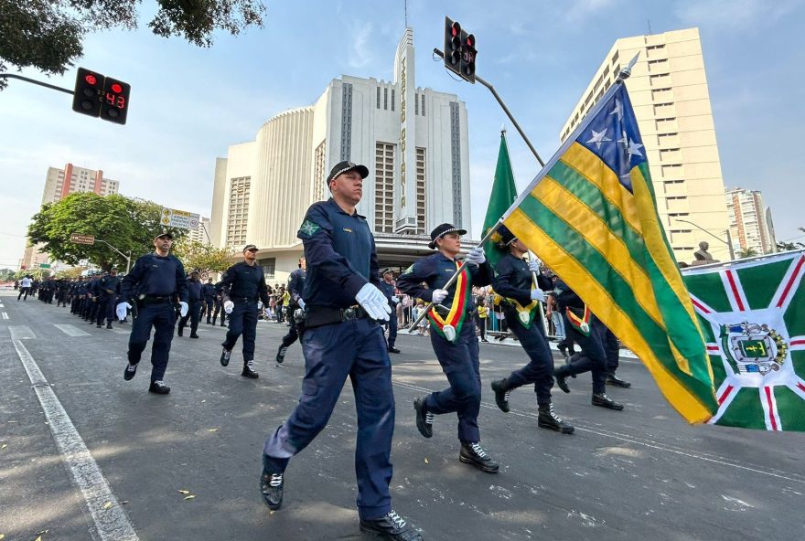 Desfilaram na Avenida Tocantins as tropas da Marinha, Exército, Polícia Militar, Corpo de Bombeiros, Guarda Civil Metropolitana, Polícia Civil, Polícia Técnico Científica, Polícia Penal | Ageu Rosa e Governo de Goiás | Ageu Rosa e Governo de Goiás