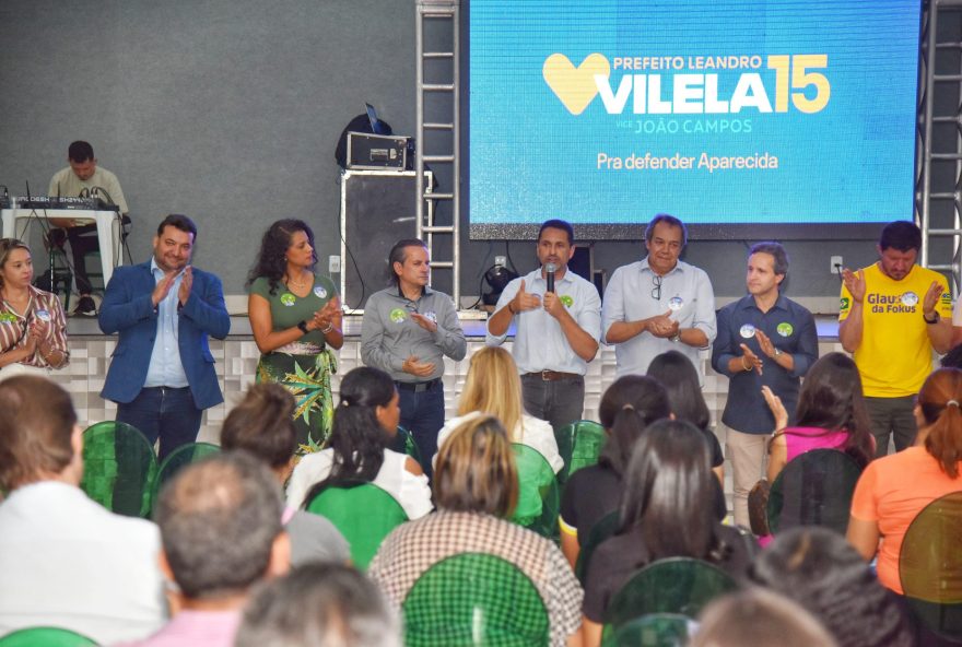 Candidato a prefeito apresenta propostas para saúde e percorre ruas em campanha intensa. (Foto: Rodrigo Estrela)