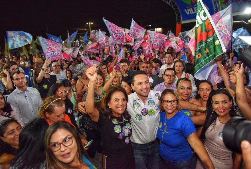 Candidato a Prefeito de Aparecida de Goiânia firma compromisso com políticas públicas para mulheres ao lado de Mayara Mendanha e Silvye Alves. (Foto: Rodrigo Estrela)