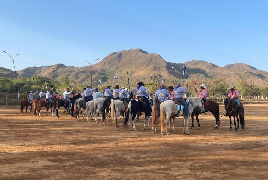 As Cavalhadas de Niquelândia retornam após 30 anos, celebrando a cultura e tradição de Goiás. (Foto: Secult)