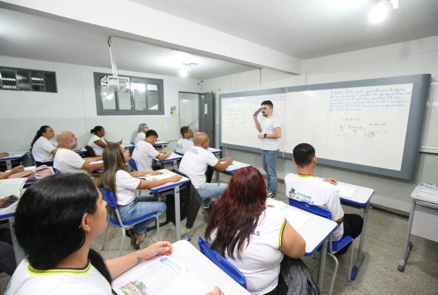 Oportunidade: Seduc realiza processo seletivo para professores, com reserva de vagas para candidatos com deficiência e recém-formados.