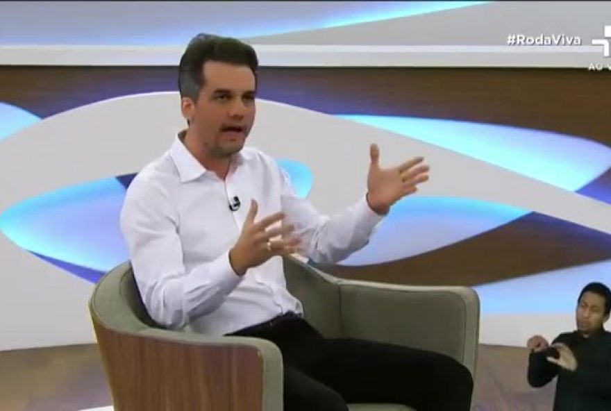 Wagner Moura, no programa Roda Viva (Foto: Reprodução)