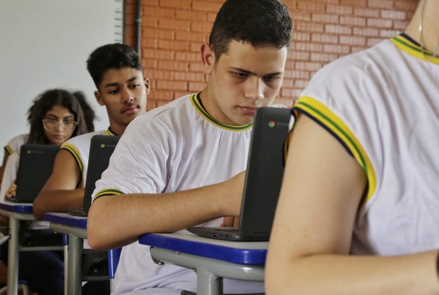 Governo de Goiás lança cursinho preparatório ao Enem para estudantes da rede estadual