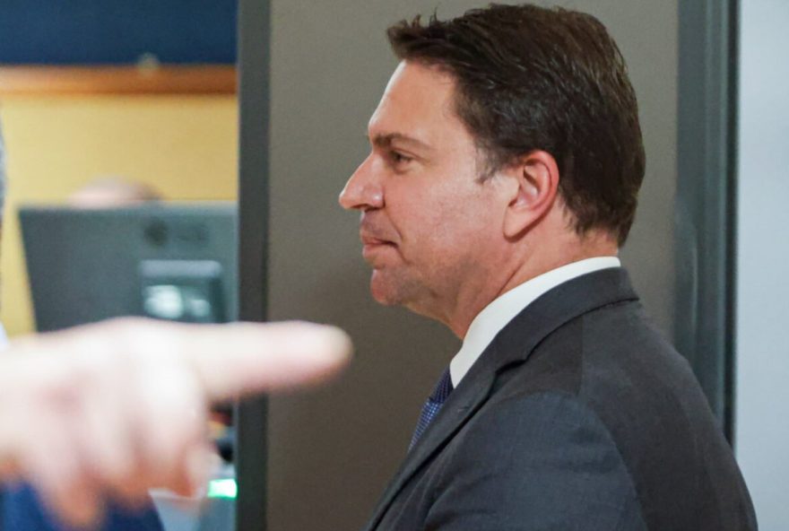 a-briga-entre-motta-e-pt-ganha-novo-capitulo-com-a-fuga-de-ramagem-para-os-eua