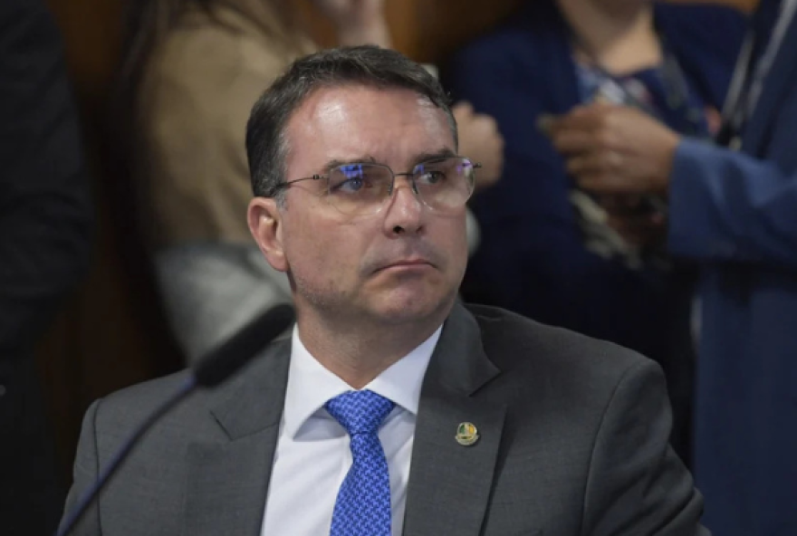 a-desculpa-de-flavio-bolsonaro-apos-ser-rejeitado-por-secretario-de-trump-nos-eua a-desculpa-de-flavio-bolsonaro-apos-ser-rejeitado-por-secretario-de-trump-nos-eua