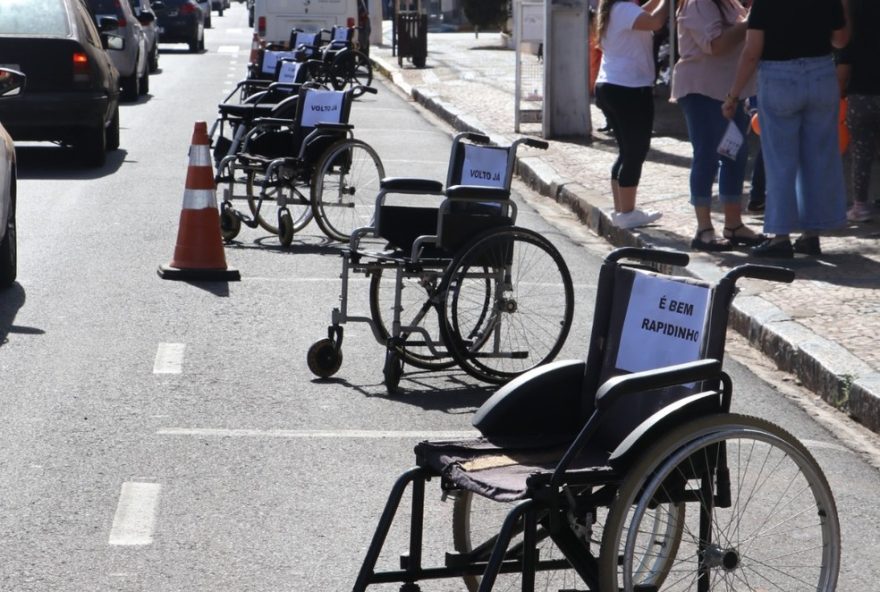 a-importancia-de-respeitar-vagas-pcds3A-acao-do-maio-amarelo-em-tupa-promove-reflexao-sobre-gentileza-no-transito