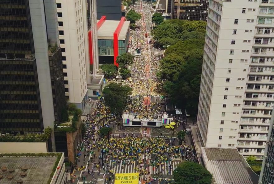 a-manifestacao-da-extrema-direita-na-paulista-com-flavio-bolsonaro-registrada-por-drone a-manifestacao-da-extrema-direita-na-paulista-com-flavio-bolsonaro-registrada-por-drone