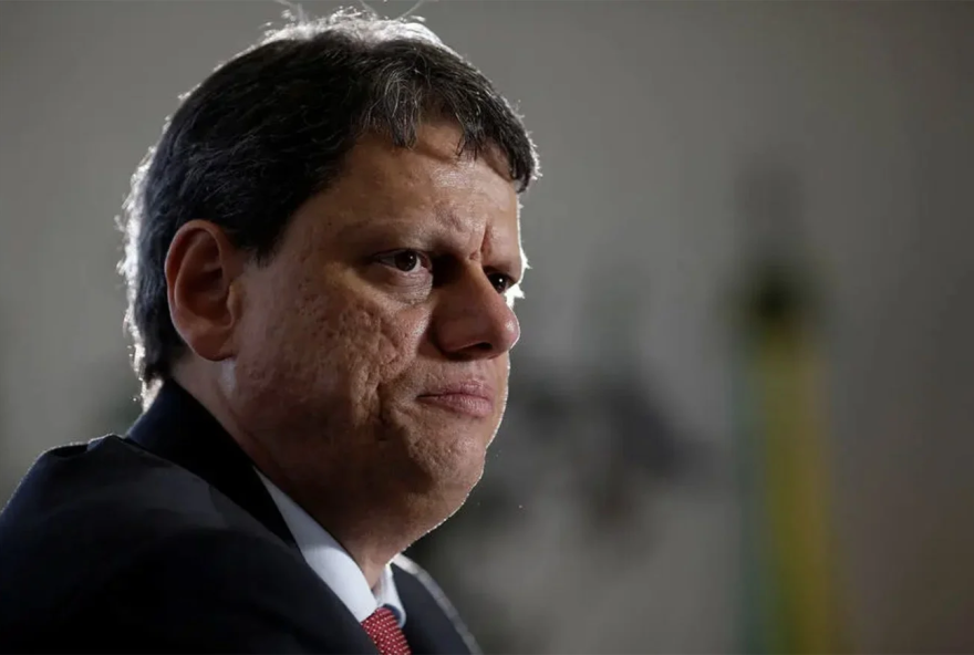 a-naturalizacao-do-fascismo-pela-grande-imprensa-e-a-polemica-envolvendo-tarcisio-na-folha