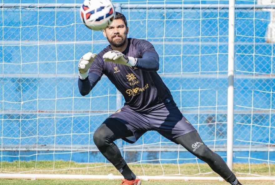 abc-oficializa-matheus-alves-como-novo-goleiro-ate-2026