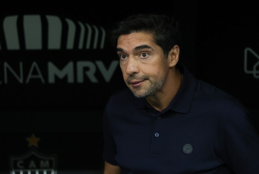 abel-ferreira-busca-corrigir-erros-defensivos-apos-empate-do-palmeiras-contra-atletico-mg MG - BELO HORIZONTE - 28/01/2026 - BRASILEIRO A 2026, ATLETICO X PALMEIRAS - Abel Ferreira tecnico do Palmeiras durante partida contra o Atletico no estadio Arena MRV pelo campeonato Brasileiro A 2026. Foto: Gilson Lobo/AGIF