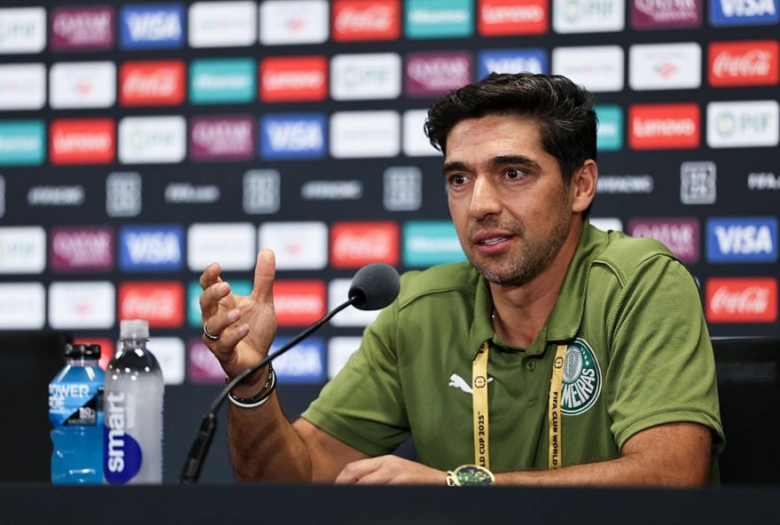 abel-ferreira-pensa-em-renovar-contrato-com-o-palmeiras-ate-20273A-entenda