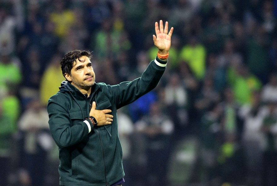 abel-ferreira-se-emociona-e-celebra-classificacao-do-palmeiras-na-libertadores3A-22e-um-alivio22 abel-ferreira-se-emociona-e-celebra-classificacao-do-palmeiras-na-libertadores3A-22e-um-alivio22