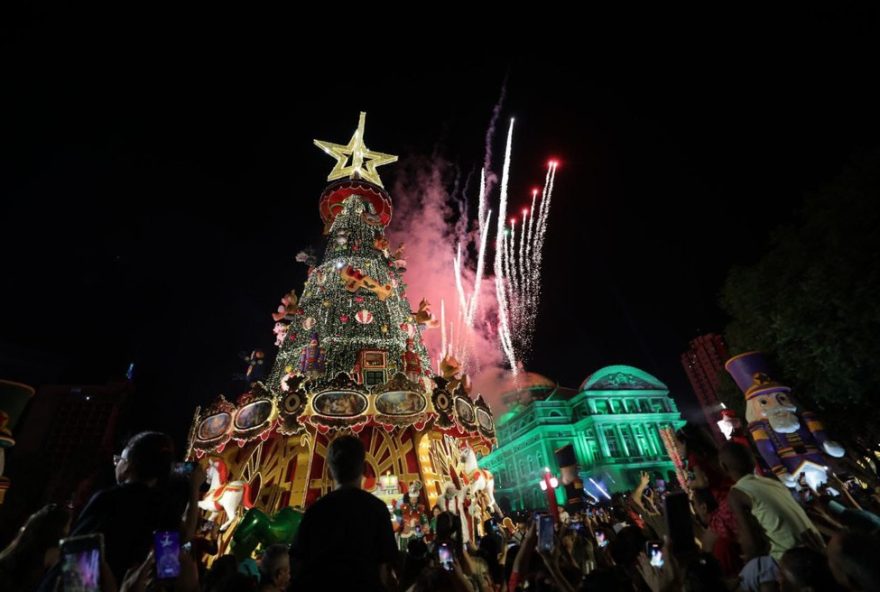 abertura-da-temporada-natalina-de-manaus3A-iluminacao-da-arvore-e-papai-noel-no-largo-de-sao-sebastiao