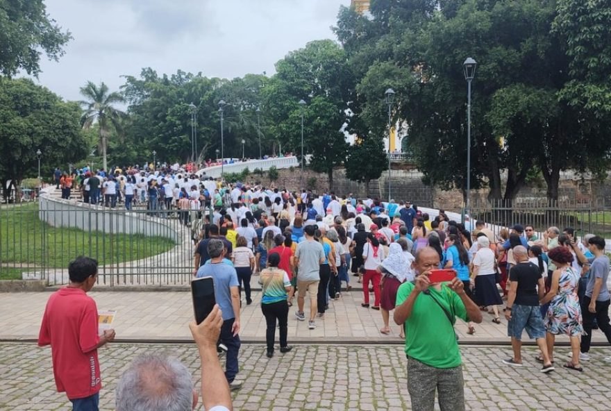 abertura-do-jubileu-da-esperanca-em-manaus3A-caminhada-e-missa-emocionam-fieis