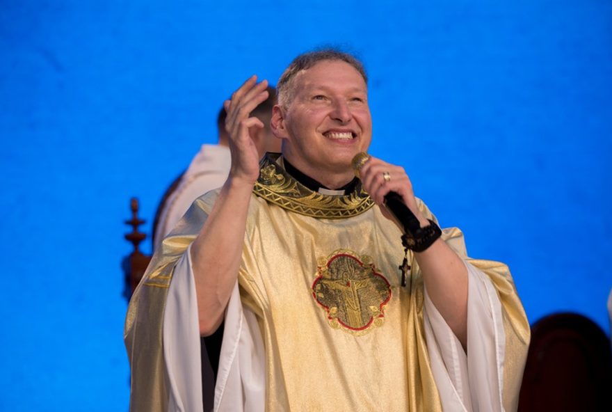 acampamento-catolico-com-padre-marcelo-rossi-atrai-40-mil-fieis-na-cancao-nova-durante-o-carnaval acampamento-catolico-com-padre-marcelo-rossi-atrai-40-mil-fieis-na-cancao-nova-durante-o-carnaval