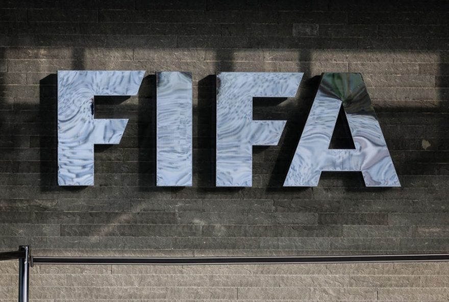 acao-trabalhista-da-jfp-contra-a-fifa-pode-afetar-100-mil-jogadores-na-europa3A-entenda-o-caso-22lassana-diarra22