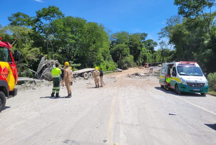 Colisão frontal entre veículos de carga provoca morte e interdita BR-414 (Foto: Divulgação/ PRF)