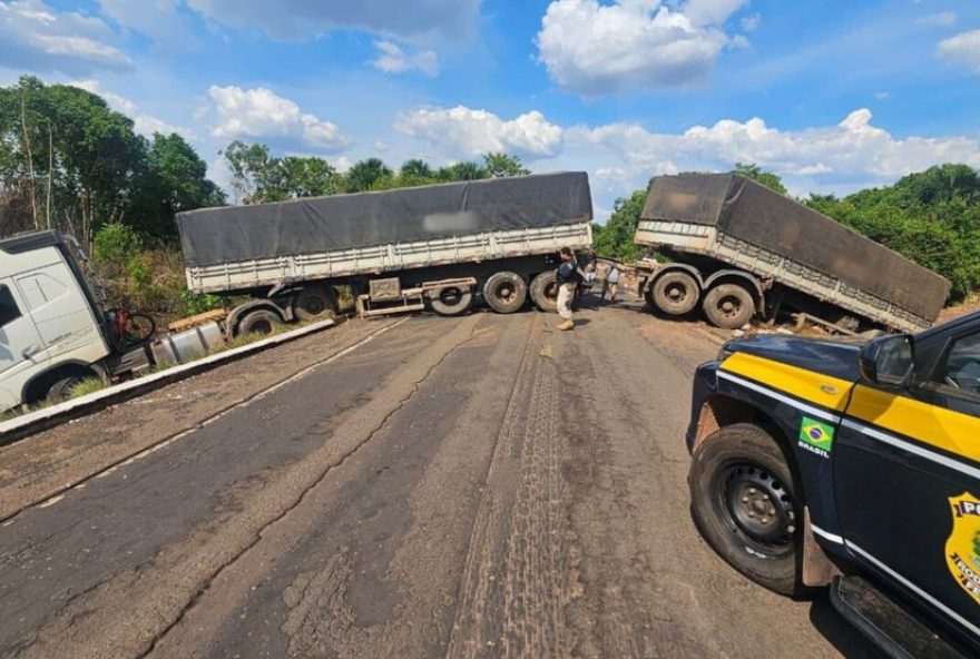 acidente-com-caminhao-interdita-parcialmente-br-226-no-maranhao3A-prf-no-local-para-remocao-e-avaliacao-da-pista.-sem-vitimas