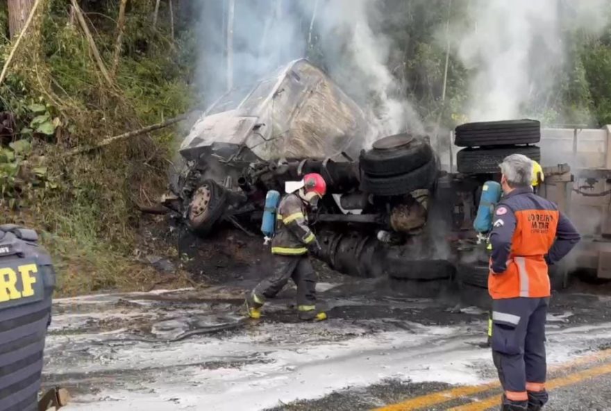 acidente-com-carreta-interdita-br-262-por-mais-de-duas-horas acidente-com-carreta-interdita-br-262-por-mais-de-duas-horas