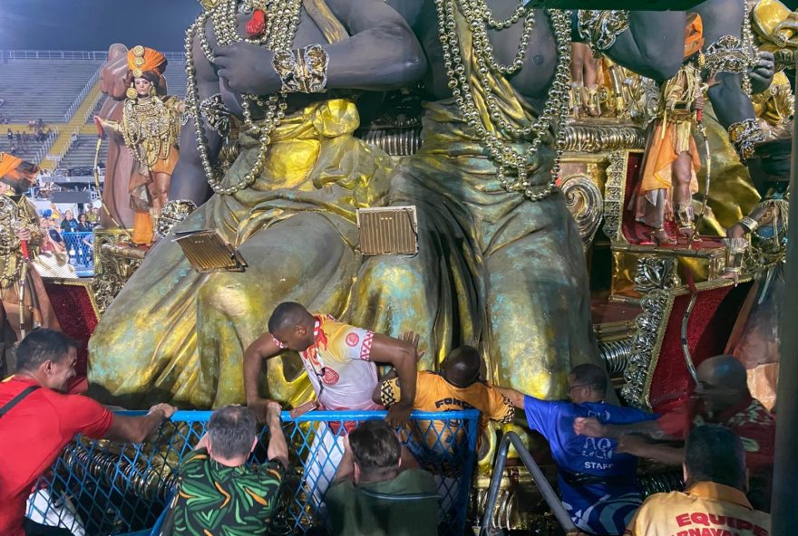 acidente-com-carro-alegorico-da-uniao-de-marica-deixa-quatro-pessoas-feridas acidente-com-carro-alegorico-da-uniao-de-marica-deixa-quatro-pessoas-feridas