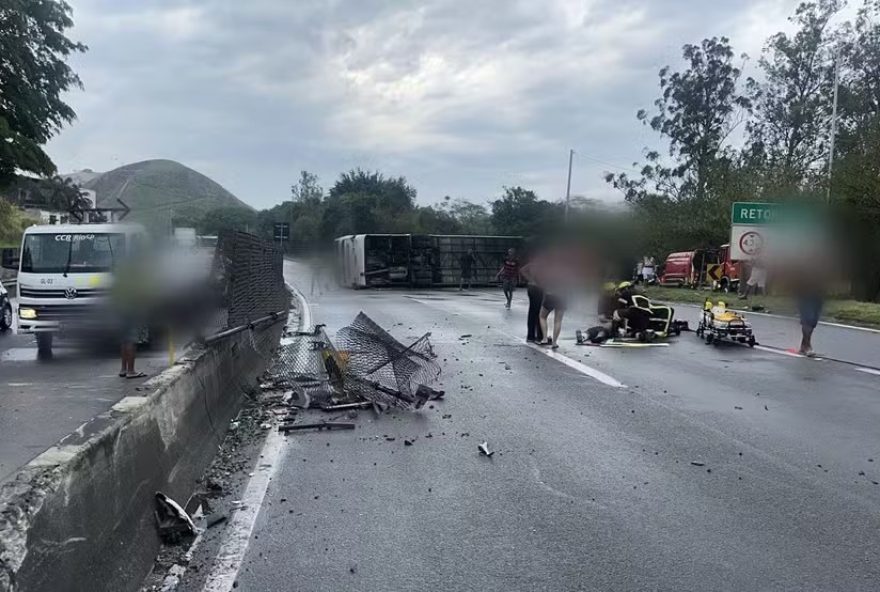 acidente-com-onibus-de-torcedores-do-flamengo-a-caminho-da-argentina3A-16-feridos acidente-com-onibus-de-torcedores-do-flamengo-a-caminho-da-argentina3A-16-feridos