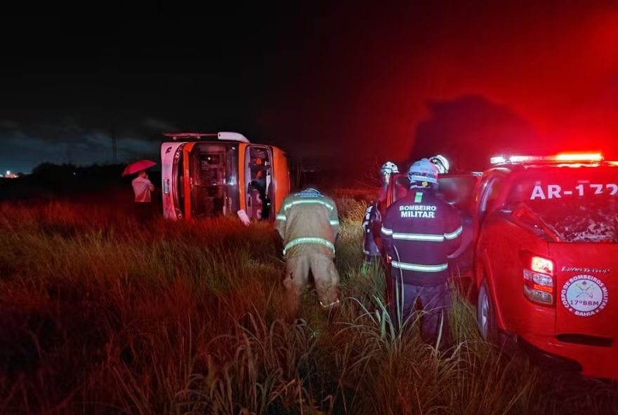 acidente-com-onibus-de-viagem-deixa-12-feridos-na-bahia acidente-com-onibus-de-viagem-deixa-12-feridos-na-bahia