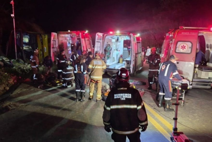 acidente-com-onibus-deixa-cinco-mortos-e-mais-de-40-feridos-em-mg acidente-com-onibus-deixa-cinco-mortos-e-mais-de-40-feridos-em-mg