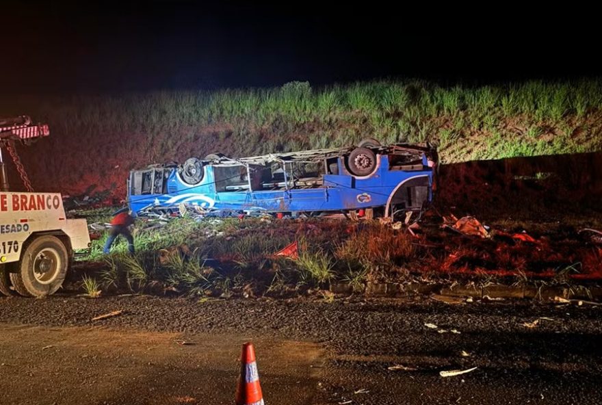 acidente-com-onibus-na-br-deixa-8-trabalhadores-mortos acidente-com-onibus-na-br-deixa-8-trabalhadores-mortos